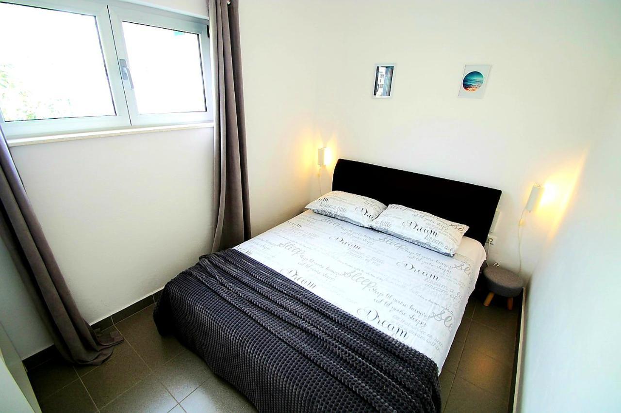 Apartments Petrovic Primosten Ngoại thất bức ảnh