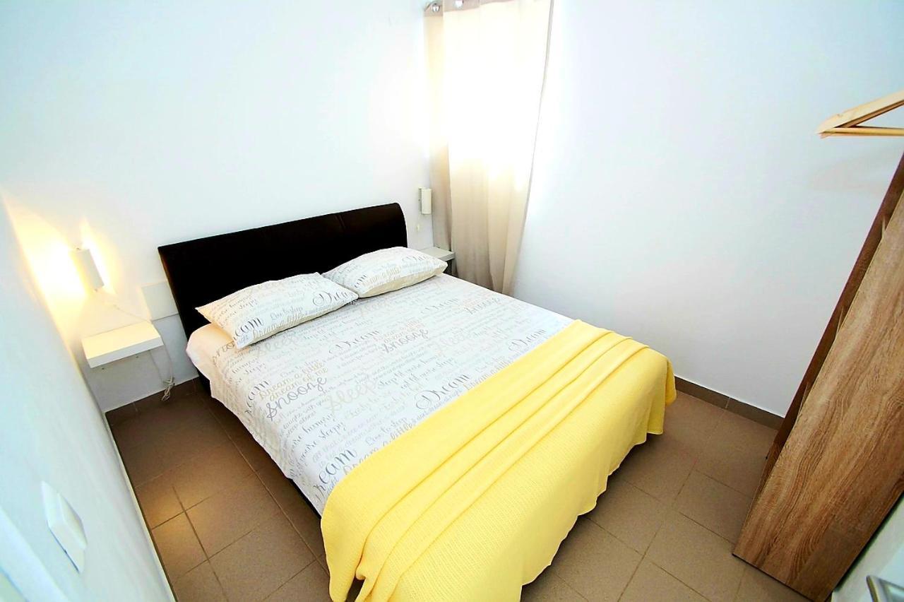 Apartments Petrovic Primosten Ngoại thất bức ảnh